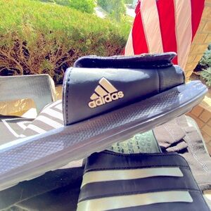Women’s sz 8 Adidas slides